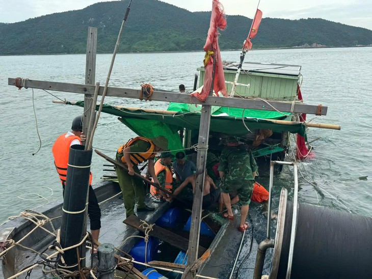 Quảng Ninh: Cứu kịp thời 3 ngư dân gặp nạn trên biển- Ảnh 1.