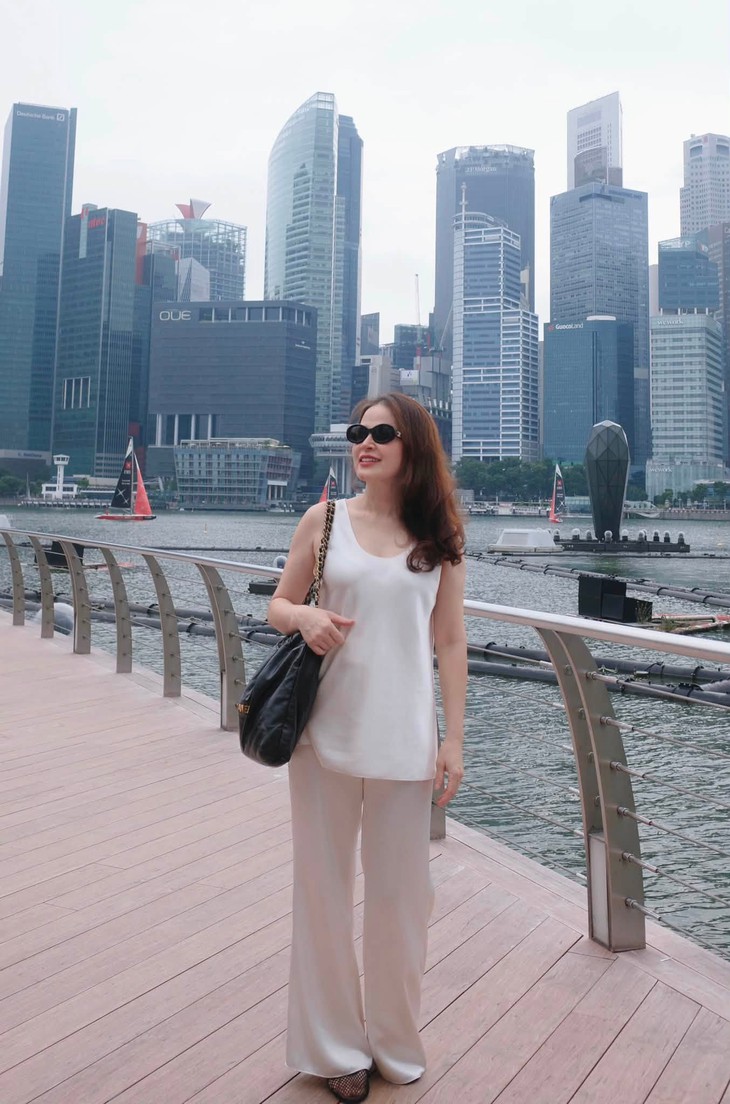 Cuộc sống ở tuổi hưu của bố mẹ Á hậu Tú Anh- Ảnh 2.