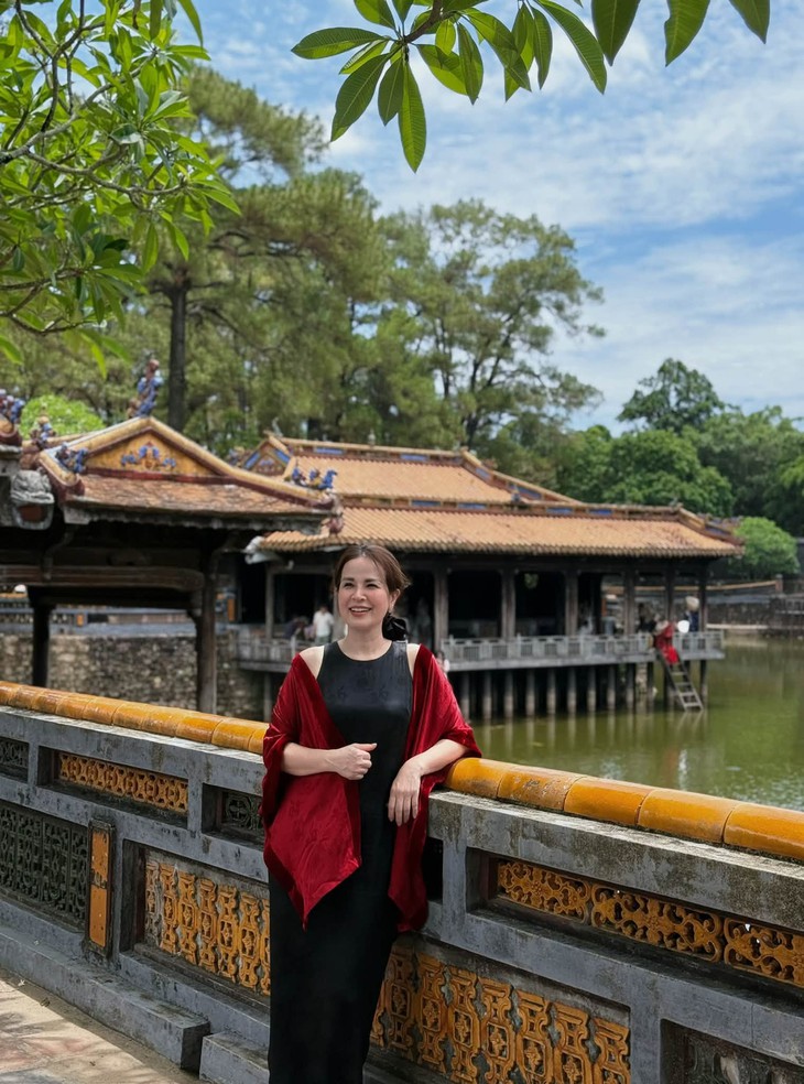 Cuộc sống ở tuổi hưu của bố mẹ Á hậu Tú Anh- Ảnh 5.