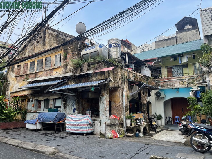 Cận cảnh khu tập thể 2 tầng giữa lòng Hà Nội sắp được thay thế bằng 2 tòa chung cư- Ảnh 1.