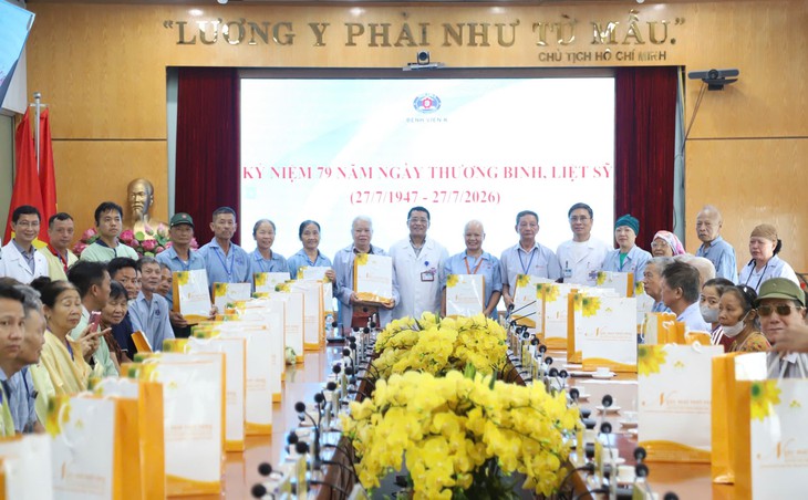 Bệnh viện K tri ân hơn 110 thương binh, thân nhân liệt sĩ là người bệnh và cán bộ y tế dịp 27/7 - Ảnh 1.