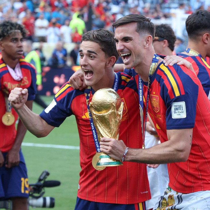Vô địch World Cup 2026 , Gavi và Fabián Ruiz nhận phần thưởng độc đáo từ quê nhà - Ảnh 1.