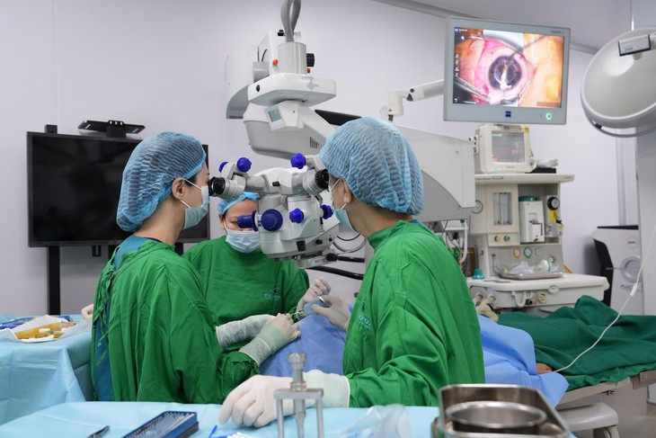 Trao ánh sáng cho người bệnh nghèo từ những nghĩa cử nhân văn- Ảnh 1.