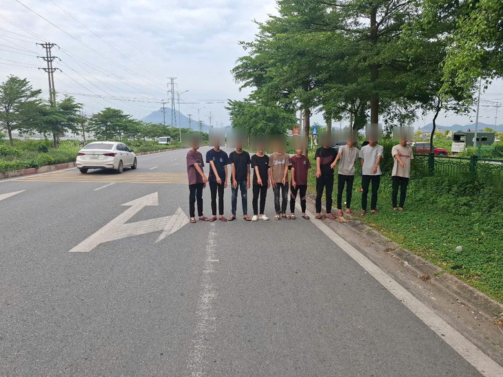 Làm rõ nhóm 20 thanh thiếu niên mang hung khí đi giải quyết mâu thuẫn- Ảnh 1.