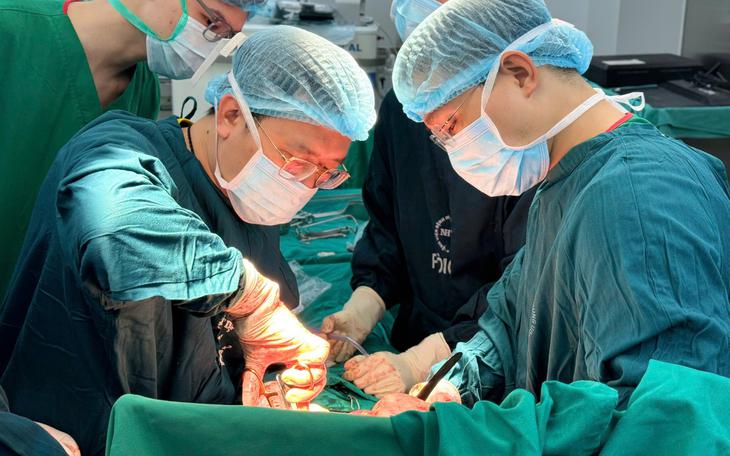 Kích hoạt báo động đỏ toàn viện hỗ trợ nhiều nạn nhân vụ tai nạn xe khách- Ảnh 6.