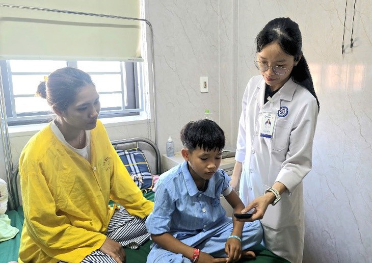 Bệnh viện Nội tiết Nghệ An ứng dụng công nghệ CGM, nâng cao hiệu quả quản lý đái tháo đường - Ảnh 3.