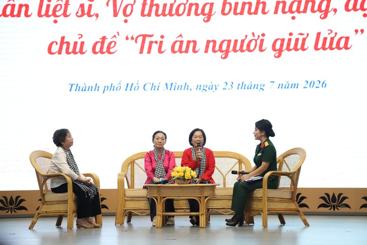 TPHCM tri ân thân nhân liệt sĩ, vợ thương binh nặng- Ảnh 2.