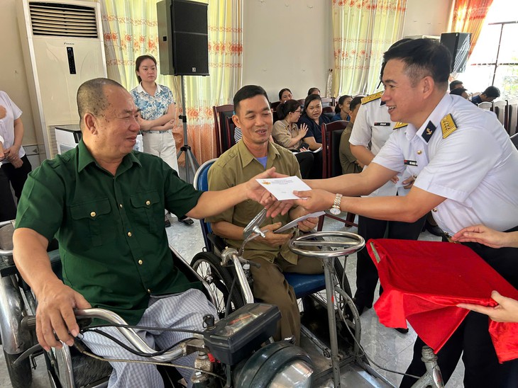 Hải đoàn 129 Hải quân sôi nổi với các hoạt động tri ân nhân Ngày Thương binh - Liệt sĩ- Ảnh 2.