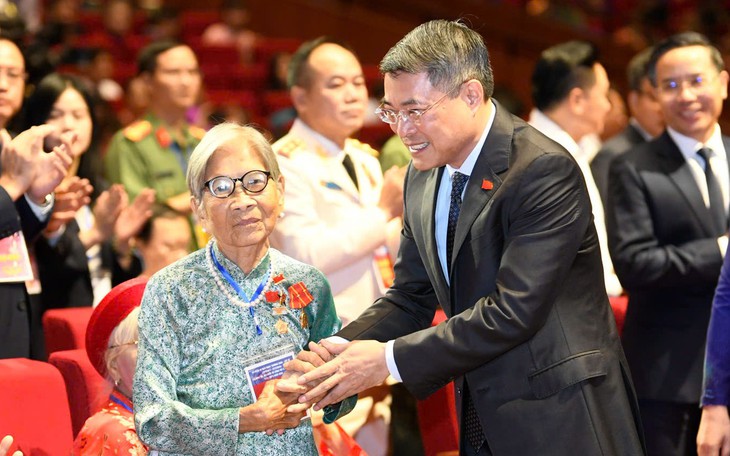 Thủ tướng Lê Minh Hưng: Sự hy sinh của các thế hệ cha anh sẽ mãi mãi được khắc ghi trong lòng dân tộc - Ảnh 6.