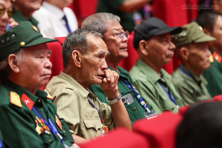 Thủ tướng Lê Minh Hưng: Sự hy sinh của các thế hệ cha anh sẽ mãi mãi được khắc ghi trong lòng dân tộc - Ảnh 4.