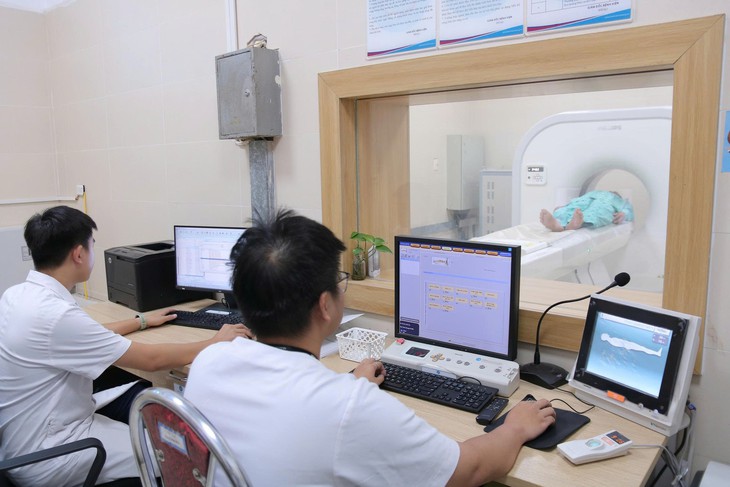 Hà Nội siết quản lý dịch vụ khám theo yêu cầu, bảo đảm công bằng với người bệnh BHYT- Ảnh 1.
