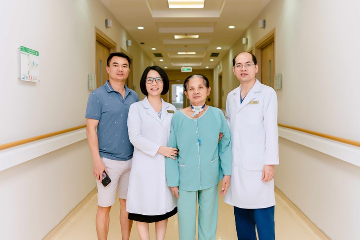 21 ngày nghẹt thở cứu người phụ nữ mắc uốn ván nguy kịch- Ảnh 2.