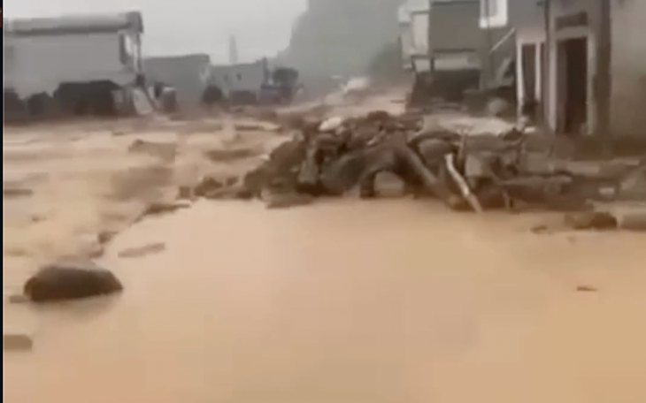 Quốc lộ 32, 279 qua Lai Châu khi nào thông xe trở lại sau mưa lũ?- Ảnh 1.