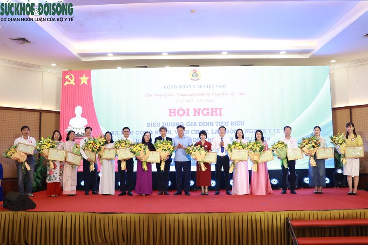 Biểu dương 106 gia đình tiêu biểu và 69 học sinh xuất sắc ngành Y tế- Ảnh 1.