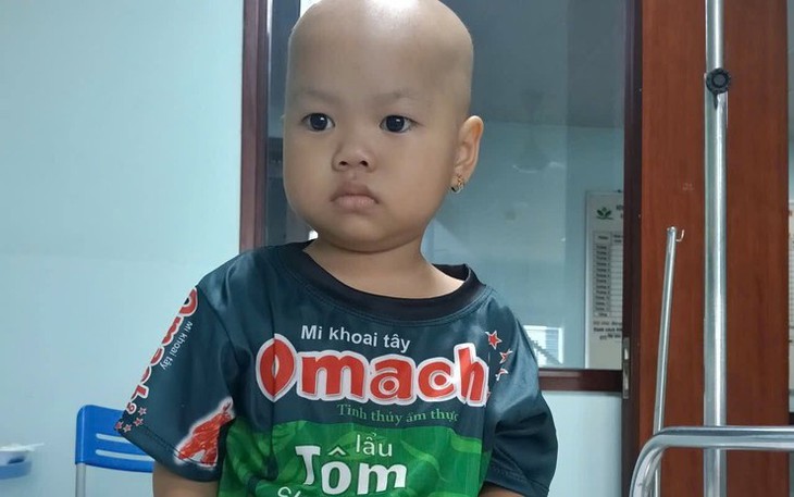 Xót lòng trước gia cảnh bé 3 tuổi mang trong mình căn bệnh ung thư máu- Ảnh 1.