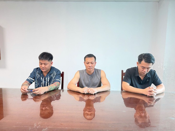 3 người bị bắt sau tin nhắn nhờ cá độ bóng đá- Ảnh 1.