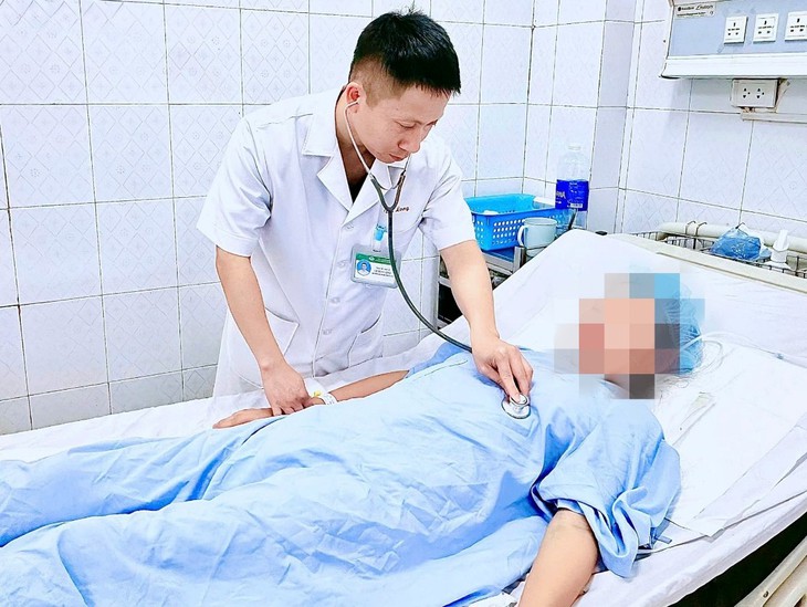 Cứu sống cả mẹ và con sản phụ 19 tuổi bị suy hô hấp, nhiễm trùng máu nguy kịch - Ảnh 1.