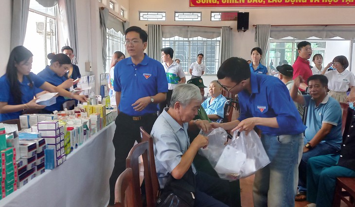 Khám bệnh, cấp thuốc miễn phí cho 350 người có công tại Đồng Nai- Ảnh 3.