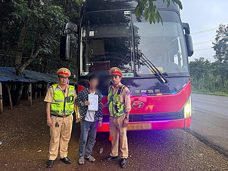 Tài xế xe khách dương tính với ma túy, chạy trên đường với tốc độ 134 km/h- Ảnh 2.