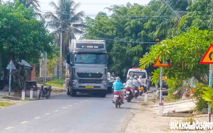 Tỉnh lộ 9 chật hẹp, người dân Khánh Hòa mong sớm được đầu tư mở rộng- Ảnh 1.