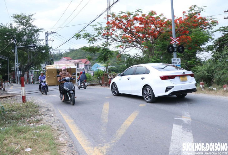 Tỉnh lộ 9 chật hẹp, người dân Khánh Hòa mong sớm được đầu tư mở rộng- Ảnh 2.