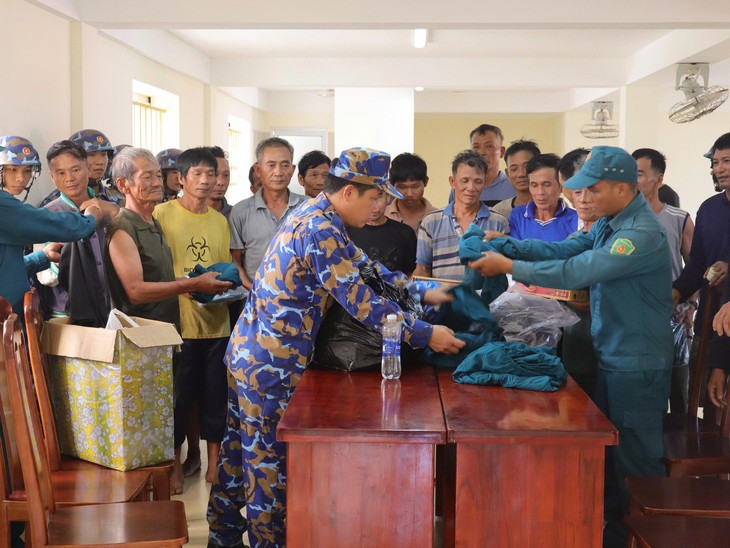 Sức khỏe, tinh thần 33 ngư dân được cứu trong vụ chìm tàu cá Quảng Ngãi hiện ra sao?- Ảnh 4.
