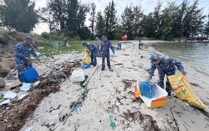 ‘Giảng đường’ đặc biệt trên biển của học viên hải quân - Ảnh 6.