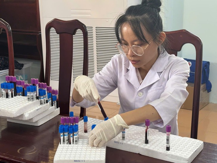 Hàng trăm người ở Khánh Hòa được khám, xét nghiệm miễn phí bệnh lý huyết học- Ảnh 3.