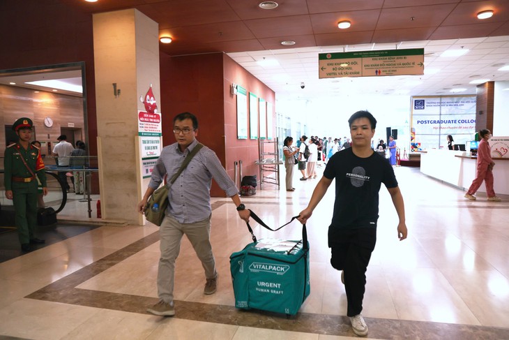 Hành trình hồi sinh từ hai nhịp đập yêu thương: Chạy đua với thời gian để nối dài sự sống- Ảnh 1.