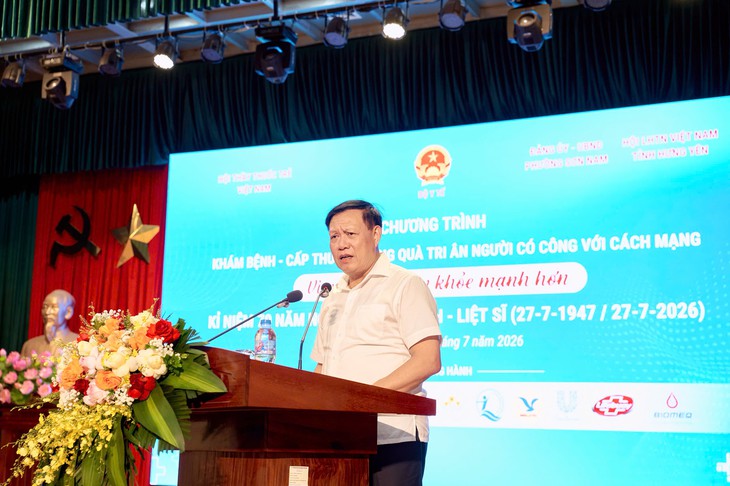 Thứ trưởng Đỗ Xuân Tuyên dự Chương trình khám bệnh, tặng quà tri ân người có công tại Hưng Yên- Ảnh 1.