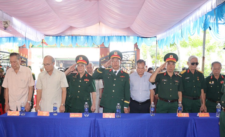 Dâng hương tri ân hơn 9.000 liệt sĩ hy sinh trên chiến trường miền Đông Nam Bộ- Ảnh 4.
