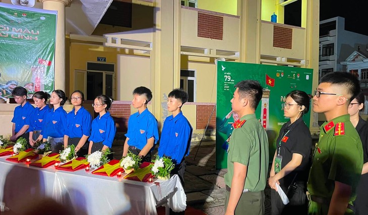 Hơn 60 bức ảnh liệt sĩ được nhóm sinh viên phục dựng: Thắp sáng đạo lý 'Uống nước nhớ nguồn'- Ảnh 1.