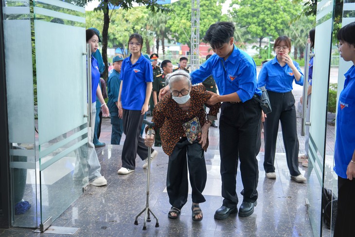 Tri ân người có công qua chương trình khám sức khỏe và cấp thuốc miễn phí nhân dịp 27/7- Ảnh 2.