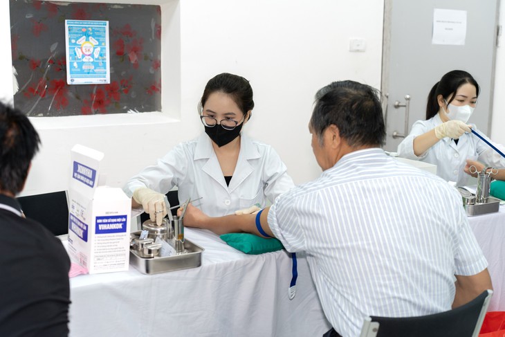 Tri ân người có công qua chương trình khám sức khỏe và cấp thuốc miễn phí nhân dịp 27/7- Ảnh 4.