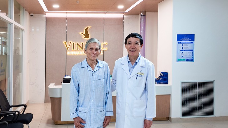 Người đàn ông 72 tuổi chiến thắng ung thư trực tràng nhờ phẫu thuật robot tại Cần Thơ- Ảnh 3.