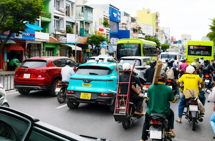 TPHCM đặt mục tiêu 20% người dân đi lại bằng giao thông công cộng vào năm 2030- Ảnh 1.