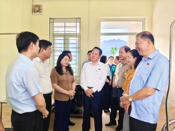 Khảo sát thực tế tại Lào Cai, kiến nghị tháo gỡ 'điểm nghẽn' nhân lực cho y tế cơ sở - Ảnh 1.