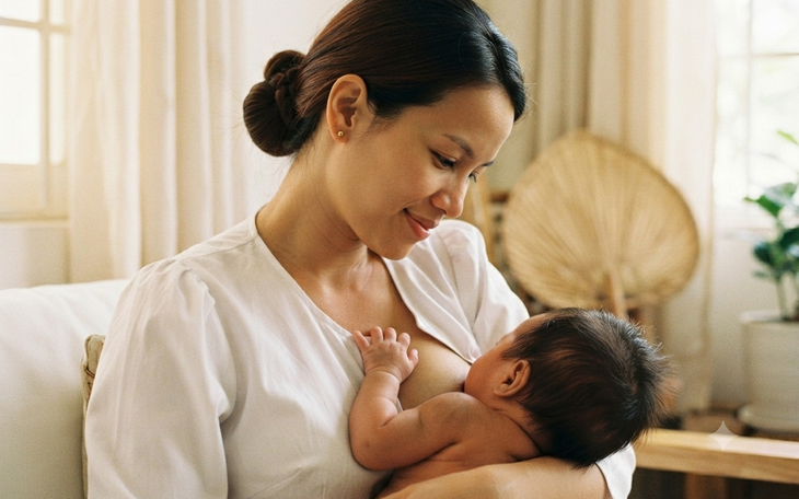 Cách duy trì nguồn sữa mẹ sau thời gian nghỉ thai sản - Ảnh 2.