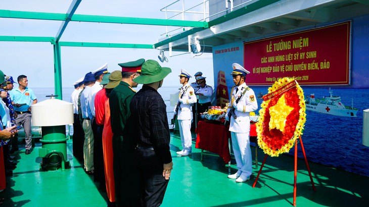Lễ tri ân liệt sĩ 64 anh hùng Gạc Ma giữa trùng khơi Không thể quên - Ảnh 1.