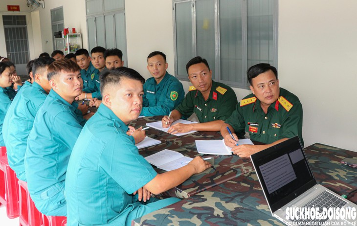 Lớp học tiếng Anh đặc biệt của những chiến sĩ ‘sao vuông’- Ảnh 3.