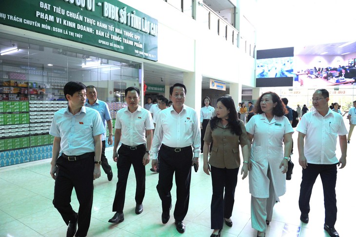 Khảo sát thực tế tại Lào Cai, kiến nghị tháo gỡ 'điểm nghẽn' nhân lực cho y tế cơ sở - Ảnh 4.
