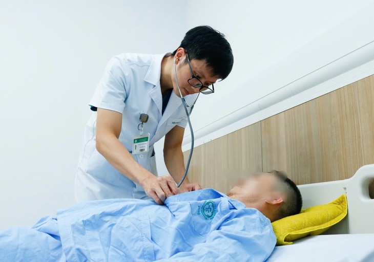 50 phút thần tốc giành lại nhịp đập cho người bệnh ngừng tim tại Bệnh viện Bạch Mai cơ sở Ninh Bình - Ảnh 1.