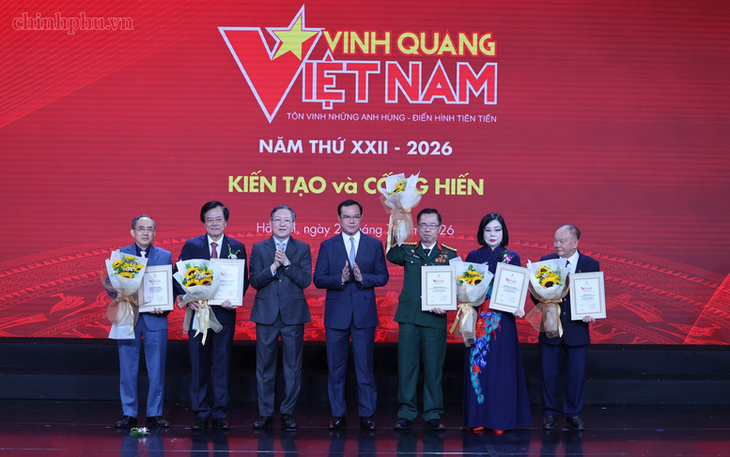 Phó Thủ tướng Thường trực: Vinh quang đất nước được bồi đắp từ sự cống hiến của mỗi con người - Ảnh 4.