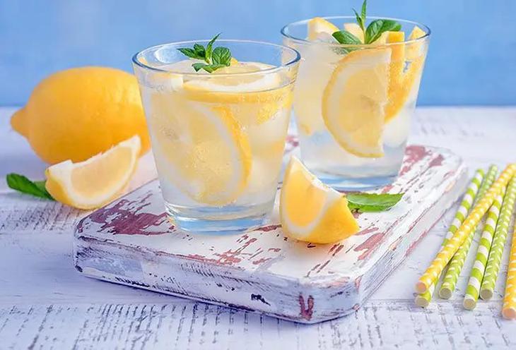 Mỗi ngày nên uống bao nhiêu nước chanh? - Ảnh 1.