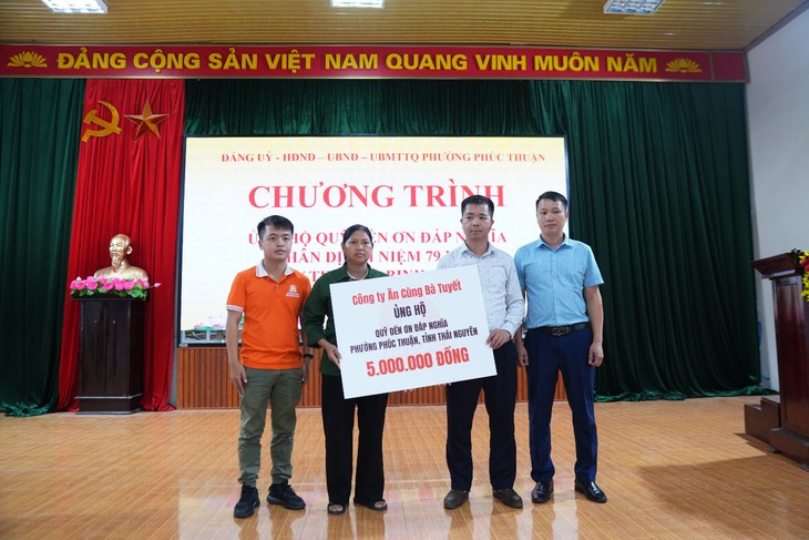 Ăn cùng Bà Tuyết chung tay ủng hộ Quỹ Đền ơn đáp nghĩa- Ảnh 2.