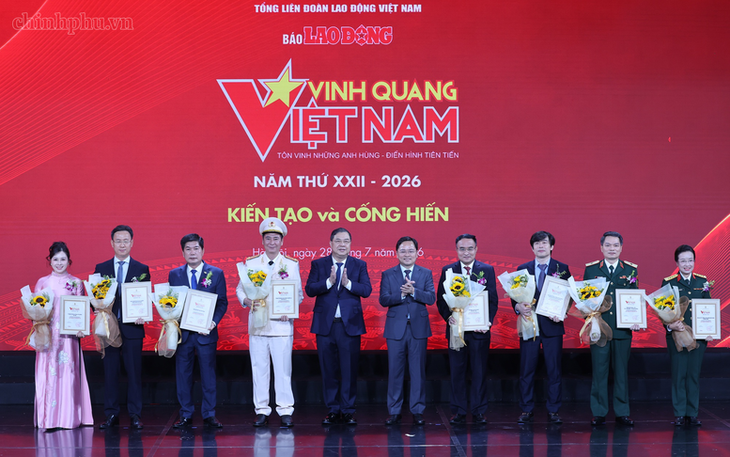 Phó Thủ tướng Thường trực: Vinh quang đất nước được bồi đắp từ sự cống hiến của mỗi con người - Ảnh 3.