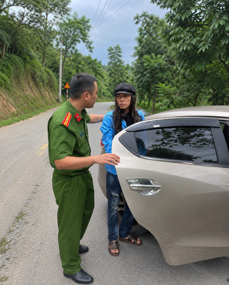 Đội tóc giả, cố thủ trong ô tô, Trần Văn Tam vẫn bị bắt- Ảnh 1.