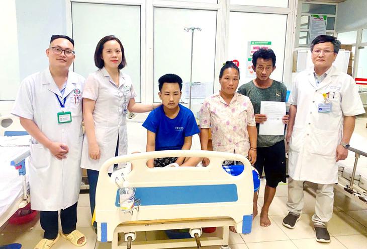 Giành lại sự sống cho nam sinh Lào nguy kịch
- Ảnh 1.