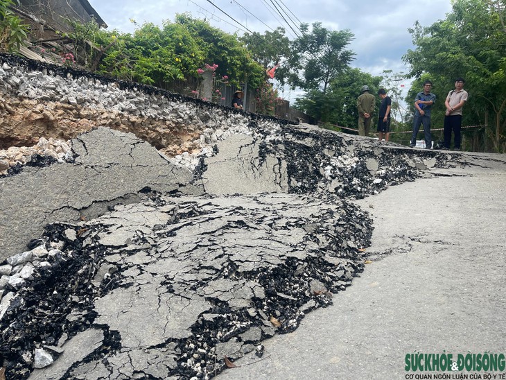 Thông tin mới vụ tuyến đường trước nhà dân ở Quảng Trị bỗng sụt lún hơn 2m- Ảnh 1.