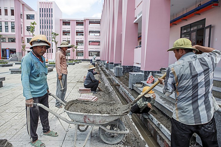 TPHCM nghiên cứu dùng tro xỉ, bùn thải để sản xuất gạch và bê tông xanh- Ảnh 1.